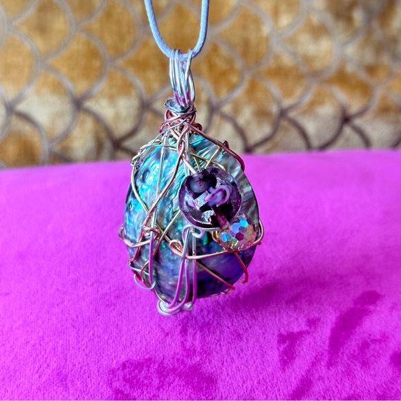 Iridescent Abalone shell Pendant Beaded Accent Artisan Wire-Wrapped Necklace - Picture 3 of 9